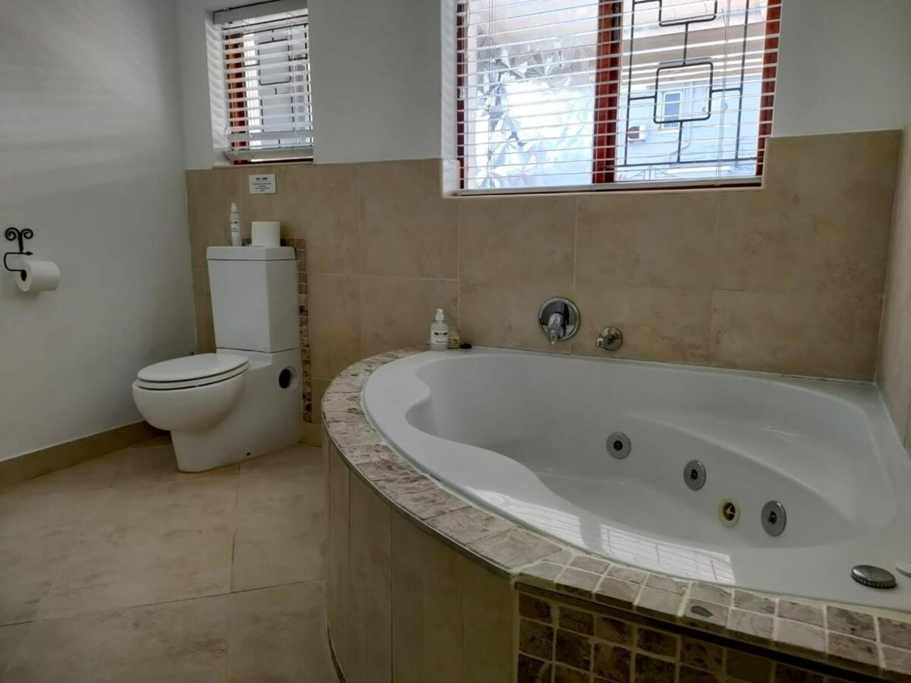 Holiday home Luxury Living On Westview *