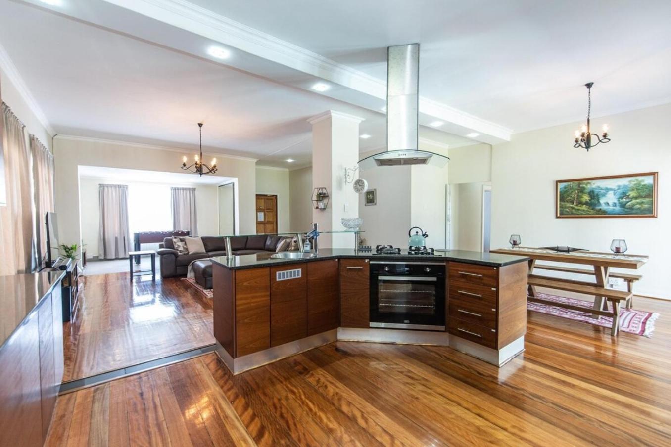 Luxury Living On Westview Holiday home