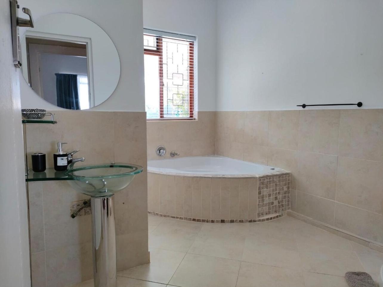 Luxury Living On Westview Holiday home *