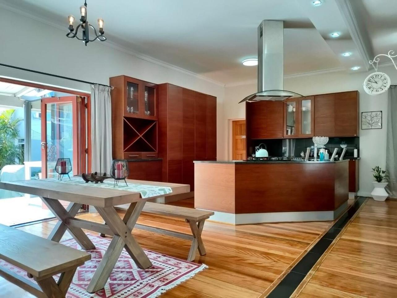 Luxury Living On Westview Holiday home